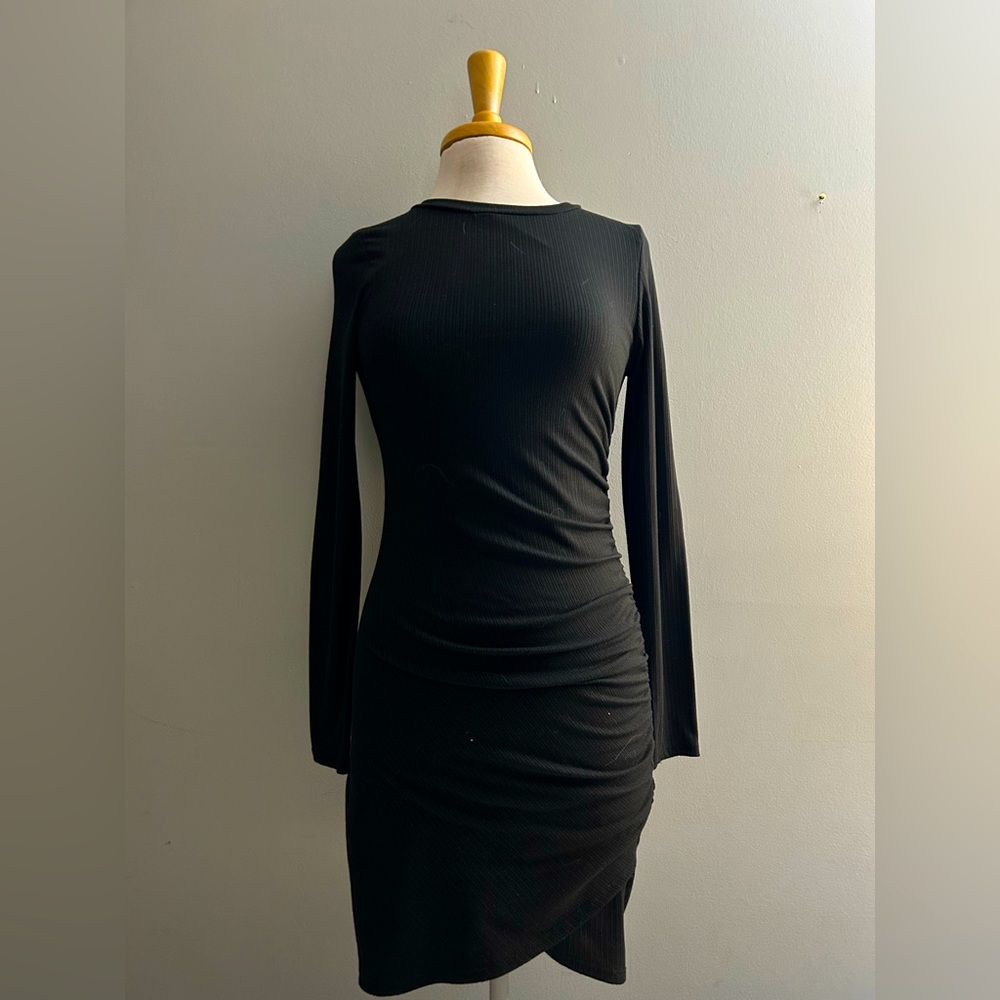 Black bodycon ruched midi dress